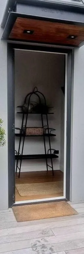 Apartment 6 - Haddin Court - Funky One Bedroom，位于布伦海姆的酒店