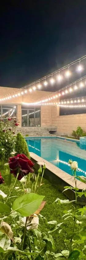 Luxury villa with Pool and Jacuzzi，位于埃里温的酒店