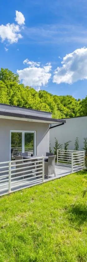 Yanka 4 Houses，位于Ljubaništa的酒店