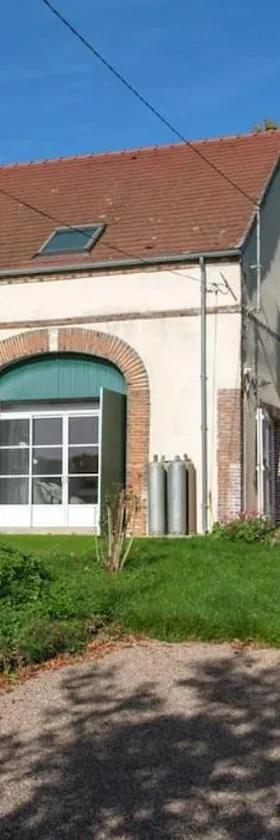Joli gîte neuf en pleine campagne à 12 min de Sens，位于Égriselles-le-Bocage的酒店