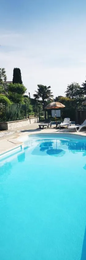 Domaine L'Amourie Sud Ardèche，位于Saint-Étienne-de-Fontbellon的酒店