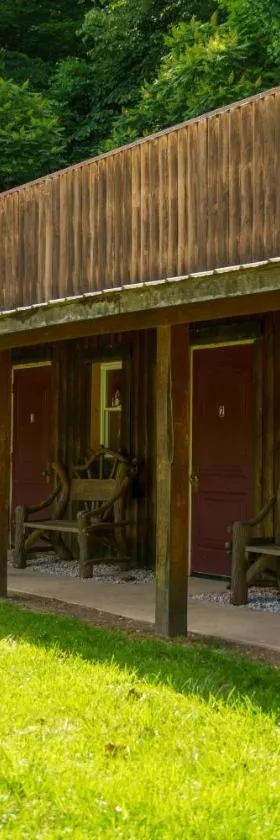 Seneca Pines Lodge，位于Seneca Rocks的酒店