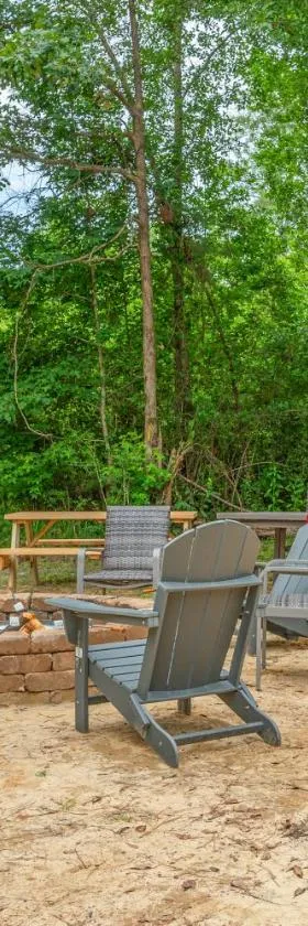 Westville Pines Cabin，位于Westville的酒店