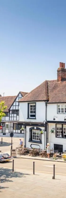 The Swan Inn，位于米德赫斯特的酒店