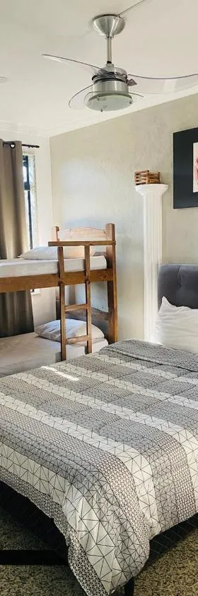 Hostel Anprado 1，位于瓜鲁柳斯的酒店