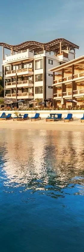 Brisas Del Mar Beach + Dive Resort，位于罗阿坦的酒店