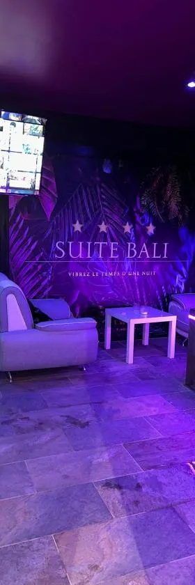 Bali Logement privatif avec Jacuzzi，位于拉瓦雷特迪瓦尔的酒店