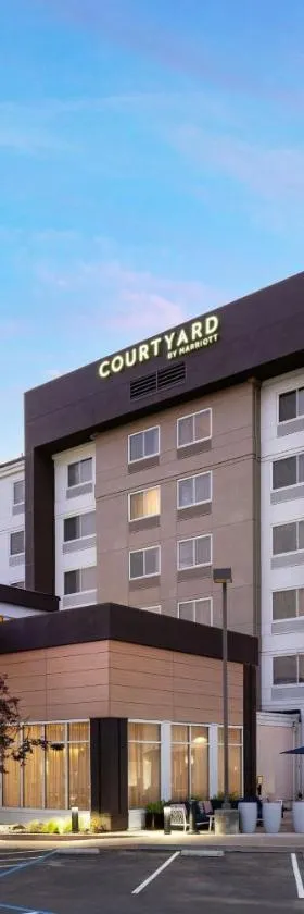 Courtyard San Francisco Airport Burlingame，位于伯林格姆的酒店
