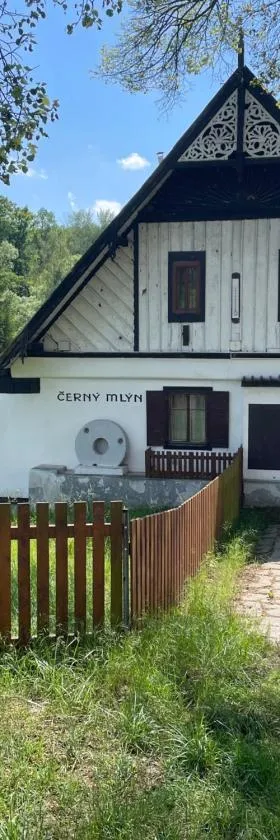 Penzion Černý Mlýn，位于Dubá的酒店
