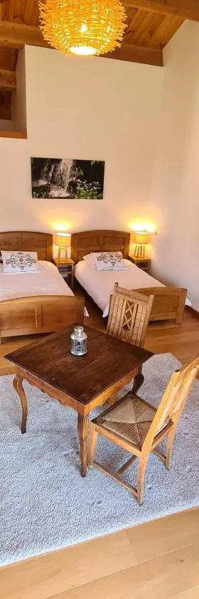 Lodge LES JARDINS D'ESPALADOUS，位于Saint-Pierre-Eynac的酒店