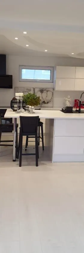 Luxury Apartment with Exceptional Fishing near Bergen, Norway，位于Eide的酒店