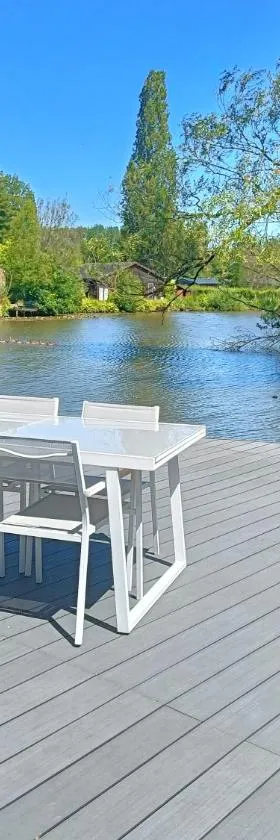 Time 2 Relax chalet aan het water，位于赫尔的酒店