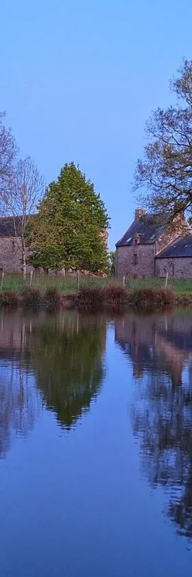 Domaine de Bobehec - Gîte de groupe, chambres & Salle - jusqu'à 23 couchages - Morbihan proche Vannes et plages，位于La Vraie-Croix的酒店
