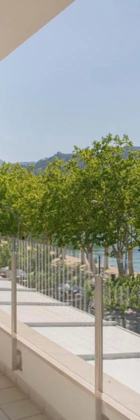 APARTAMENTS LA CARPA，位于班约莱斯的酒店