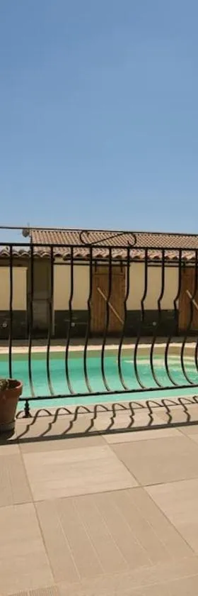 Maison 4 chambres avec piscine，位于圣吉尔的酒店