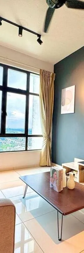 D'Summit Suite by Luxecocoo CK Kempas Setia Tropika，位于Kempas的酒店