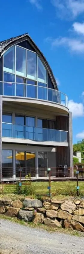 La boite à coucou, Appartement pour 6 personnes, avec jardin , vue mer, à 400 m de la plage pors mabo，位于特雷伯尔当的酒店