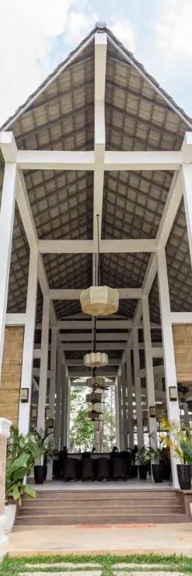 辅基里罗姆松树度假村，位于Chambok的酒店