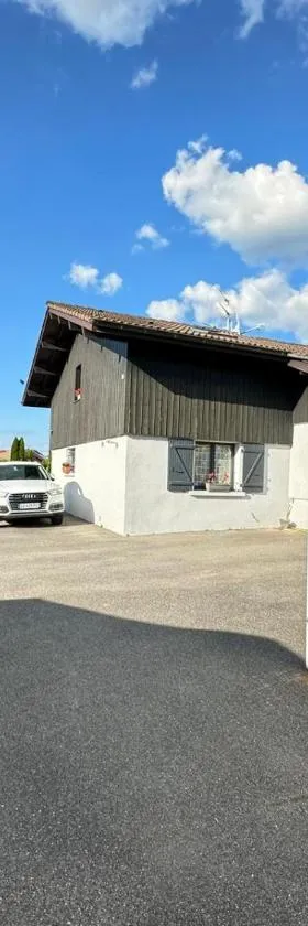 Au calme, parking gratuit,proche centre Thonon les bains，位于Allinges的酒店