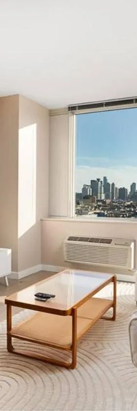 Freedom Tower View -Amenity Packed with Pool -minutes to NYC，位于霍博肯的酒店