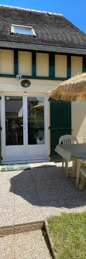 L'ALOUETTE maison 4/5pers PISCINE/MER Cabourg à pied，位于滨海迪沃的酒店