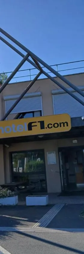 Unisotel Valenciennes EX-hôtel F1，位于Haulchin的酒店