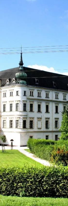 Penzion na zámku Bartošovice，位于新伊钦的酒店
