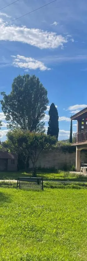 Appartement，位于Caumont-sur-Durance的酒店