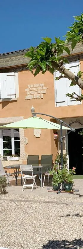 Bienvenue A CouRbieu，位于卡斯特尔萨拉桑的酒店