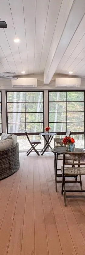 Four Seasons For Fun Bed & Breakfast，位于Lakeville的酒店