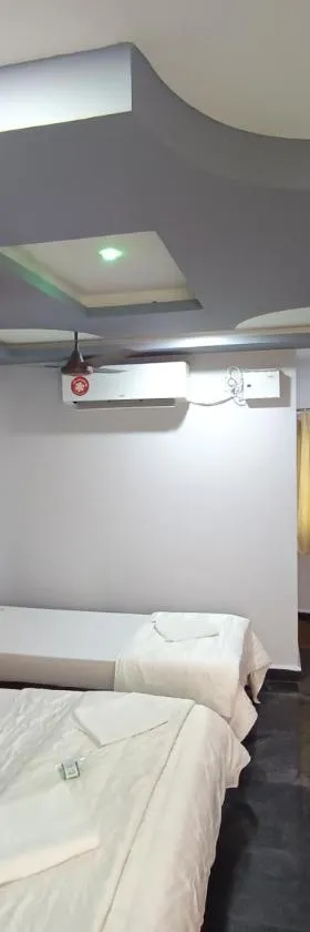 Sri Murugan Beach Paradise Hotel，位于马哈巴利普拉姆的酒店