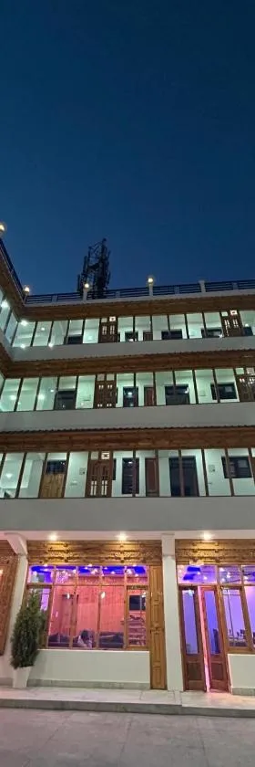 Hotel Lal's Inn，位于卡尔吉尔的酒店