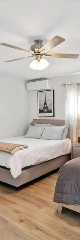 Modern City Ranch 3 bdrm Family Home Access by Dirt Road，位于帕姆代尔的酒店