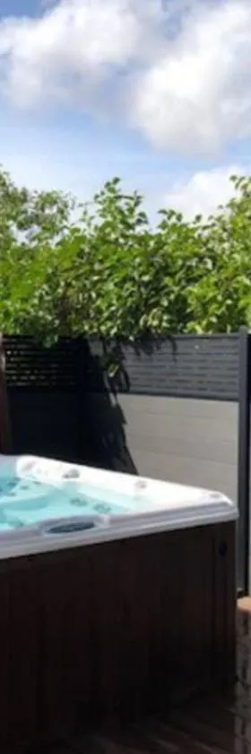 Chambre avec accès jacuzzi，位于Plombières-lès-Dijon的酒店