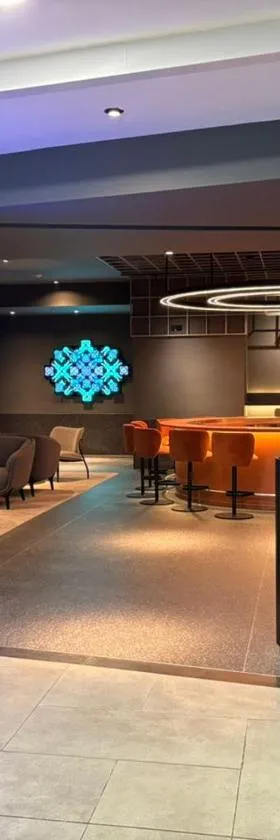 CapsuleTransit MAX - Airport Hotel - Landside, Public Area - Gateway KLIA T2, Lvl 2M，位于雪邦的酒店