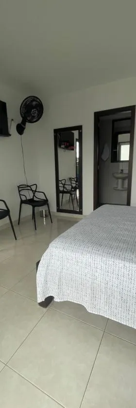 Hospedaje Castillo Real，位于Roldanillo的酒店