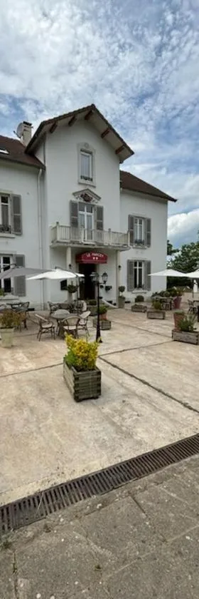 Logis Hôtel & Restaurant Le Parcey，位于Parcey的酒店