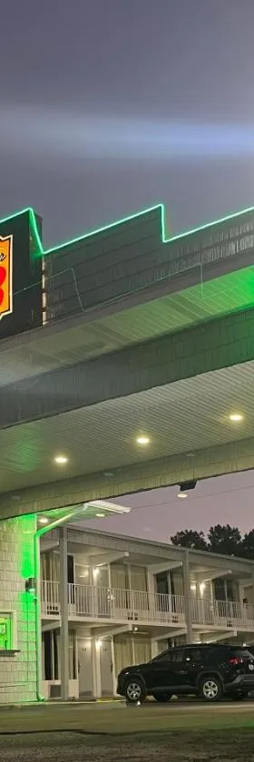 Super 8 By Wyndham Kingsland I-95 Naval Base Area，位于金斯兰的酒店
