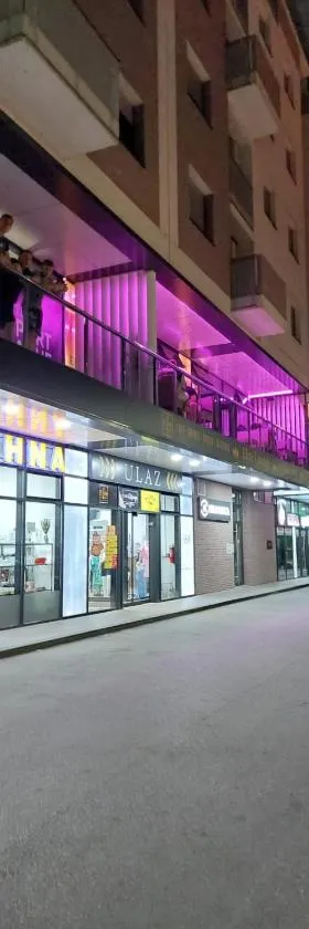SMART LUX Apartment，位于Modriča的酒店