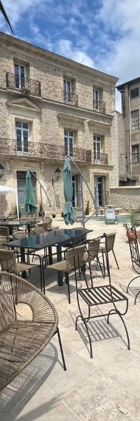 Demeure Sainte Clotilde, événementiel et chambres d'hôtes à Neffies，位于Néffiès的酒店