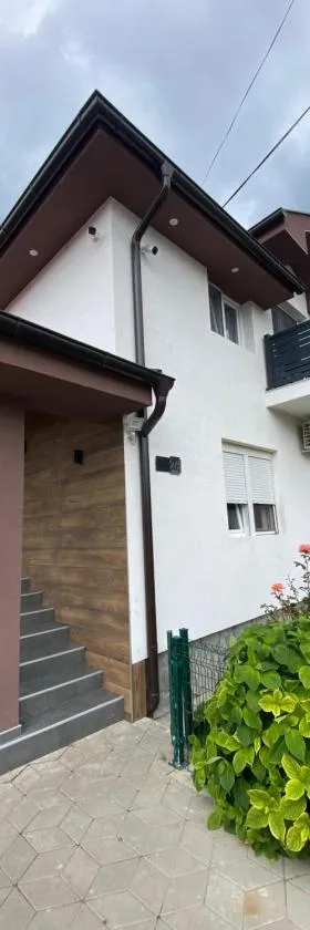 Apartmani Lazarevic Jagodina，位于雅戈丁那的酒店