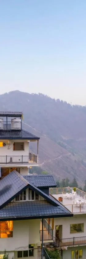 Jomotel Dayaar - An Apple Orchard Villa，位于Theog的酒店