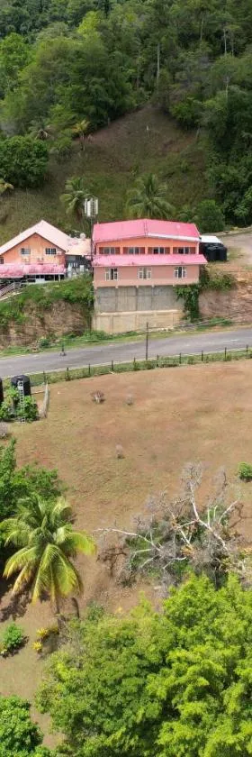 Las Cuevas Beach Lodge，位于Las Cuevas的酒店