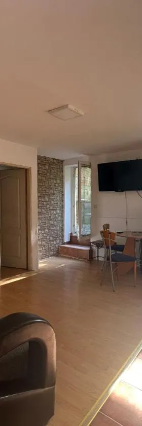 Apartment GreenTerrace next to TC BIG FASHION Mall，位于Karaburma的酒店