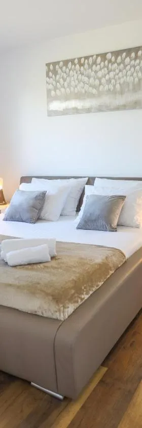 Airport Stay Apartments，位于Surčin的酒店