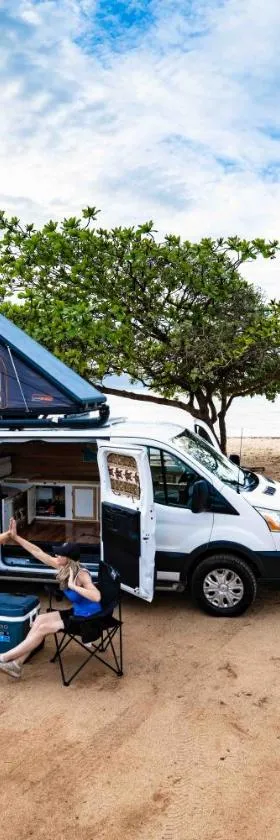 CampCar Maui Jeeps SUVs Hybrid Camper van Rentals with equipment and Travel Advice，位于卡胡卢伊的酒店