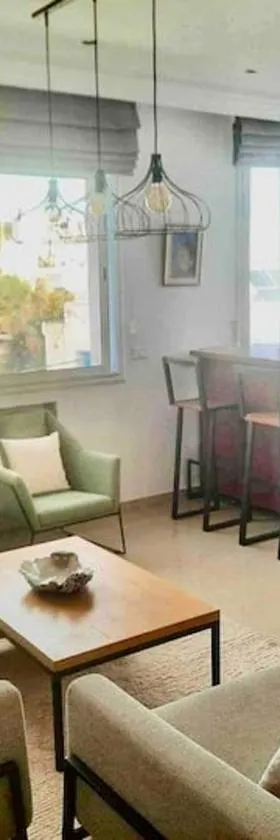 Appartement haut standing à Menzeh5，位于艾尔亚奈的酒店