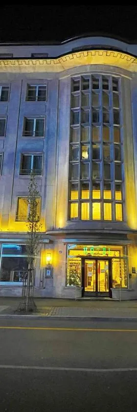 阿特摩斯酒店，位于拉绍德封的酒店