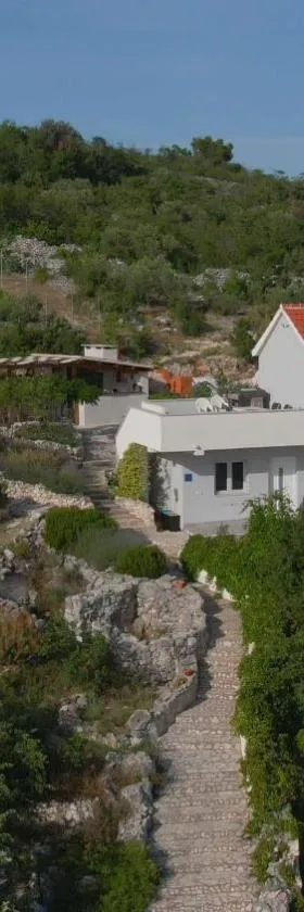 B&B On The Rocks，位于Blizna Donja的酒店