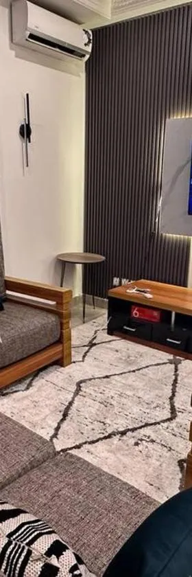 Chambre salon meublé au Wharf，位于黑角的酒店